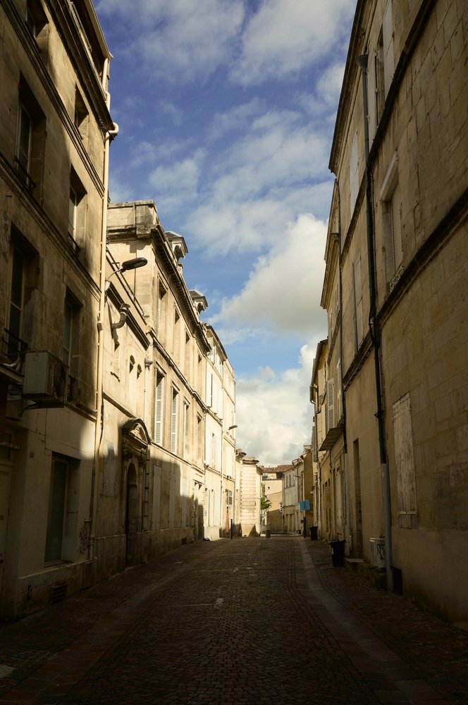 Улица французского провинциального города.