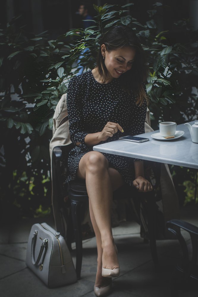 Девушка в кафе