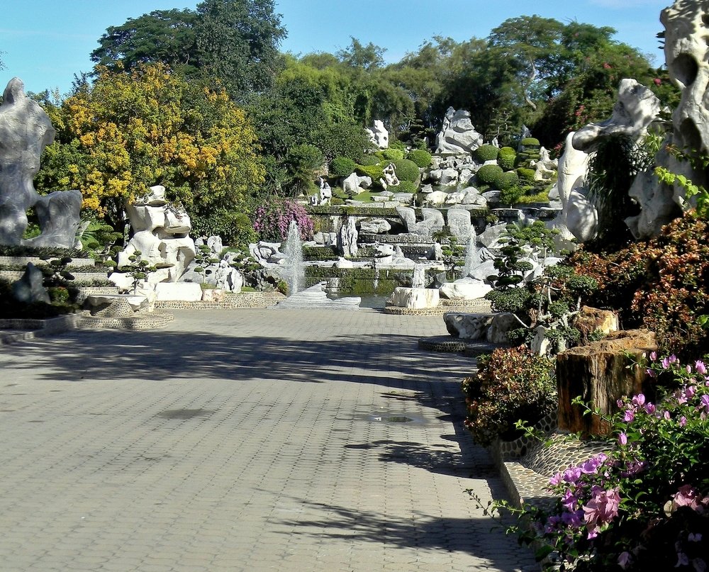 В Паттайе, в в парке камней