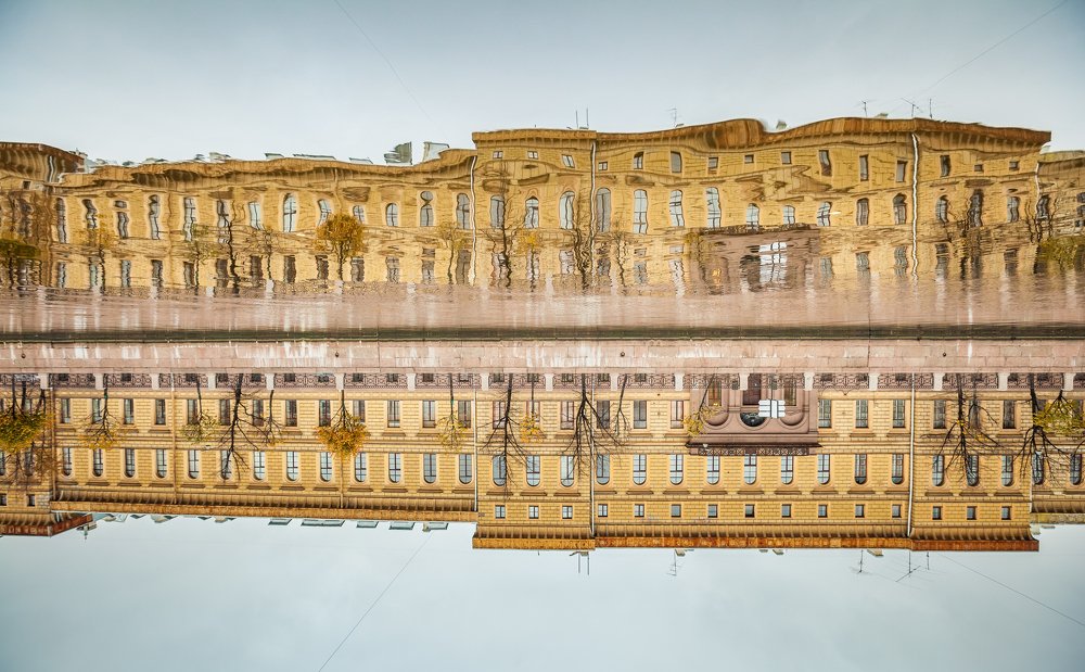 Улица Большая Морская 67 в воде реки Мойки