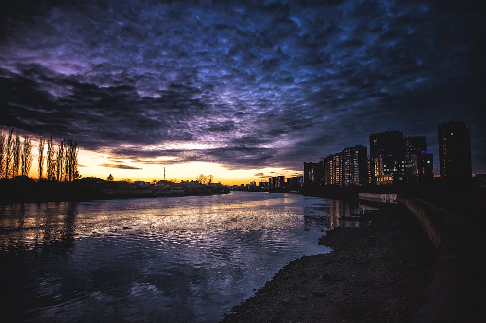 закат над городом