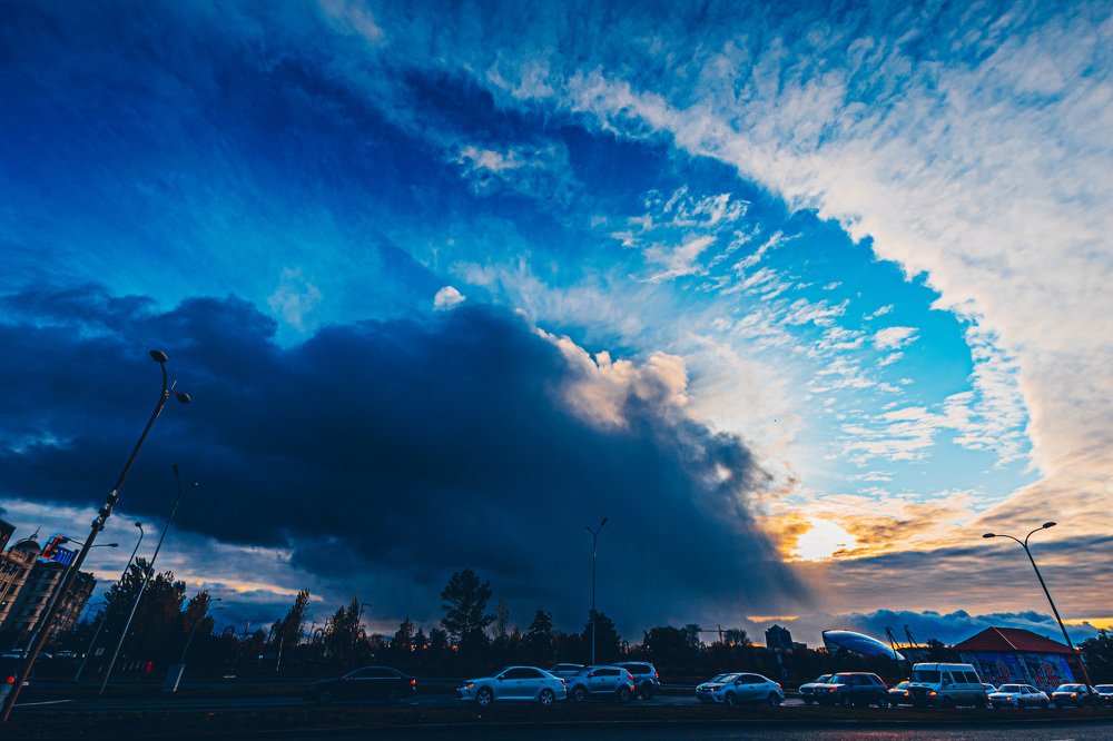 Осенний закат в Астане