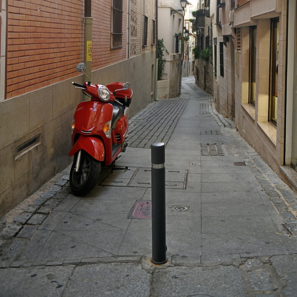 Сиеста, а тишину нарушит только ты...