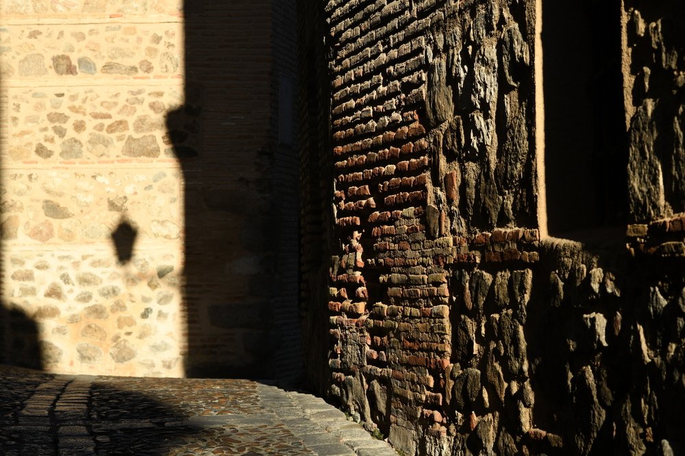 Гуляя по средневековью и слушаешь звук мостовой