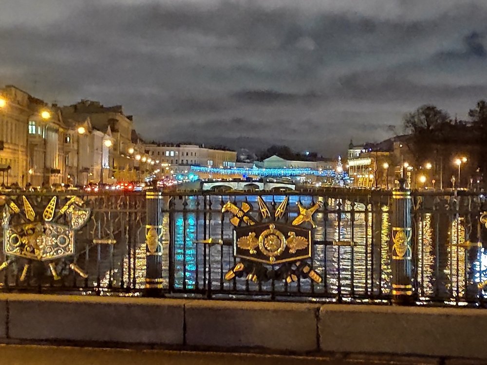Под серым небом