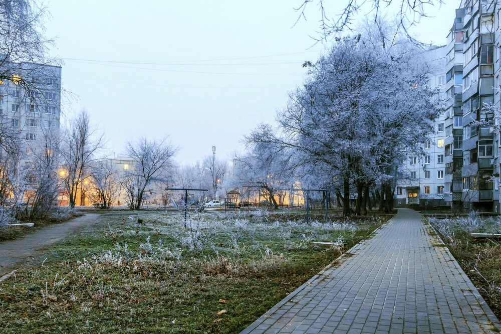 Дорогой по улице...