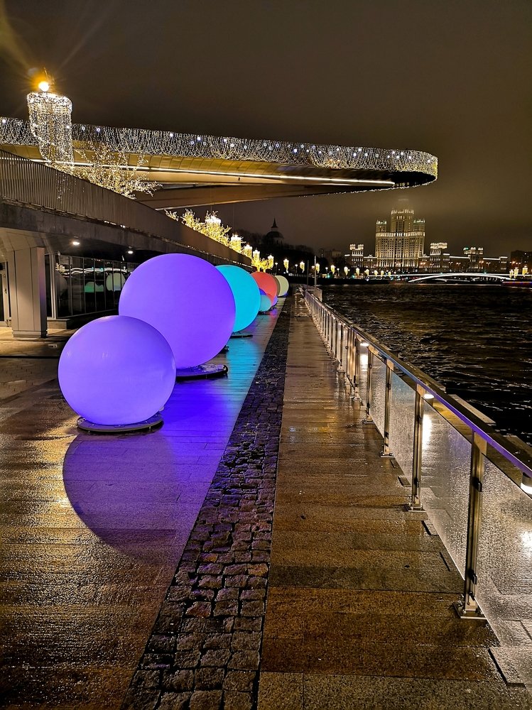 У Парящего моста.