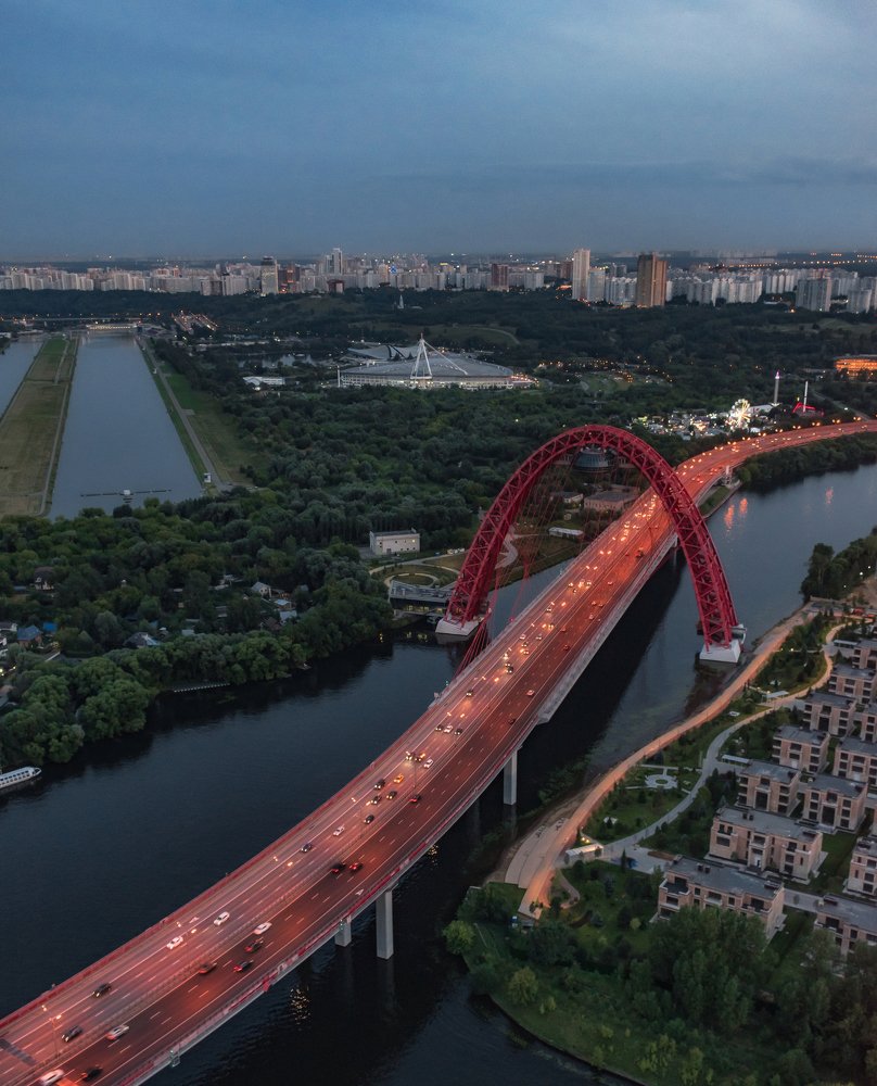 Летний вечер близ Живописного моста.