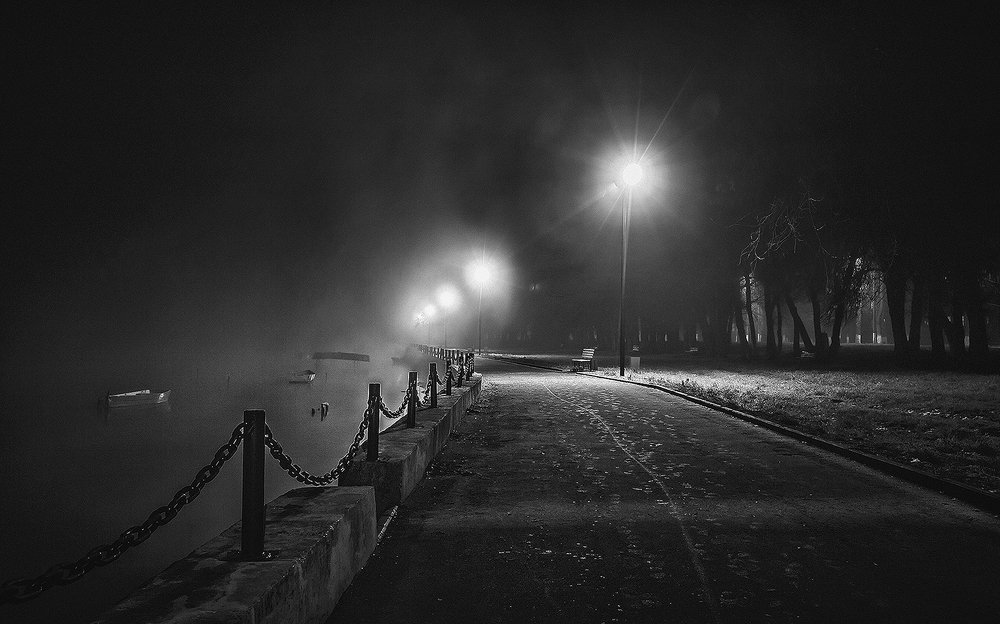 Из цикла: Южная зима 2019. Вечерние огни набережной Солнечнодольска. I