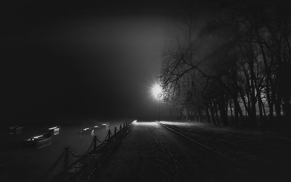 Из цикла: Южная зима 2019. Вечерние огни набережной Солнечнодольска. IV