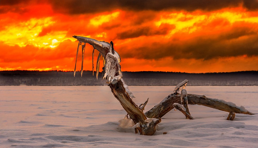 ДЫШИТ ОГНЕМ