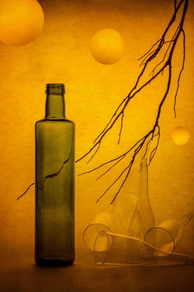 Натюрморт с падающими шариками