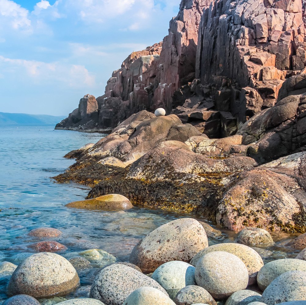 Пляж драконьих яиц