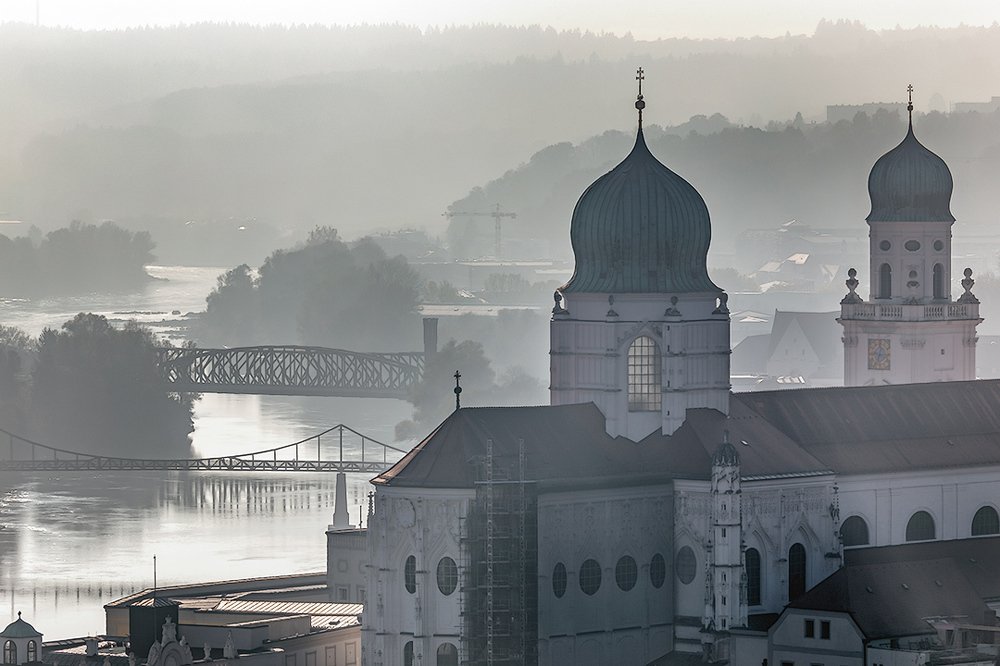 St. Stephan's Cathedral & Inn river
