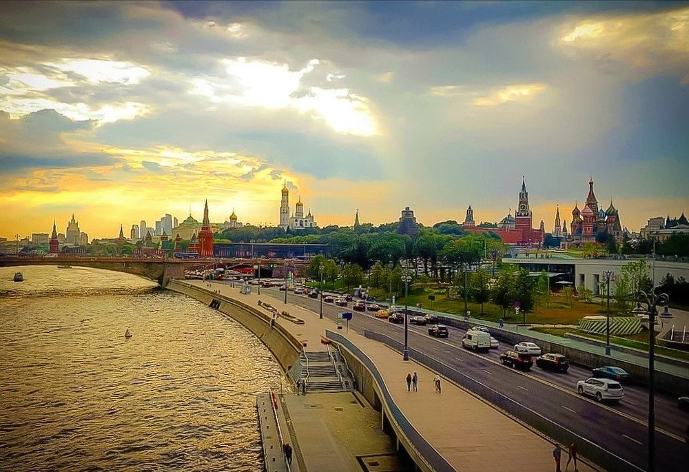 Москва перед грозой.