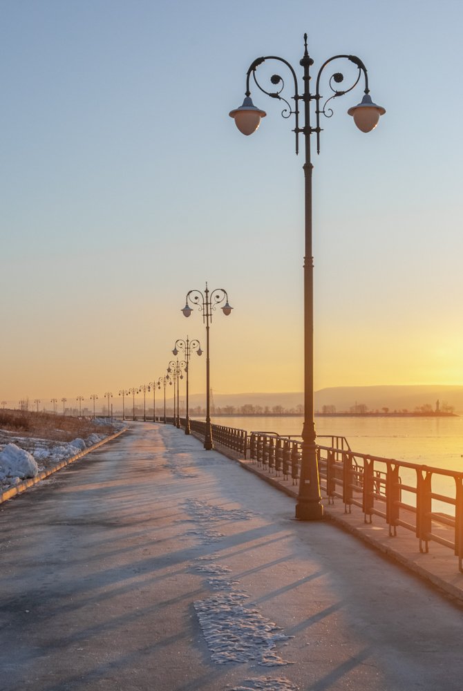 Восход солнца на набережной в Тольятти