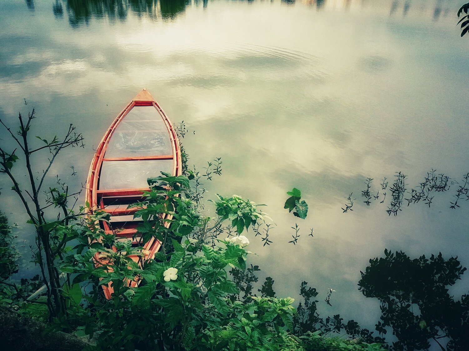 A sinking boat