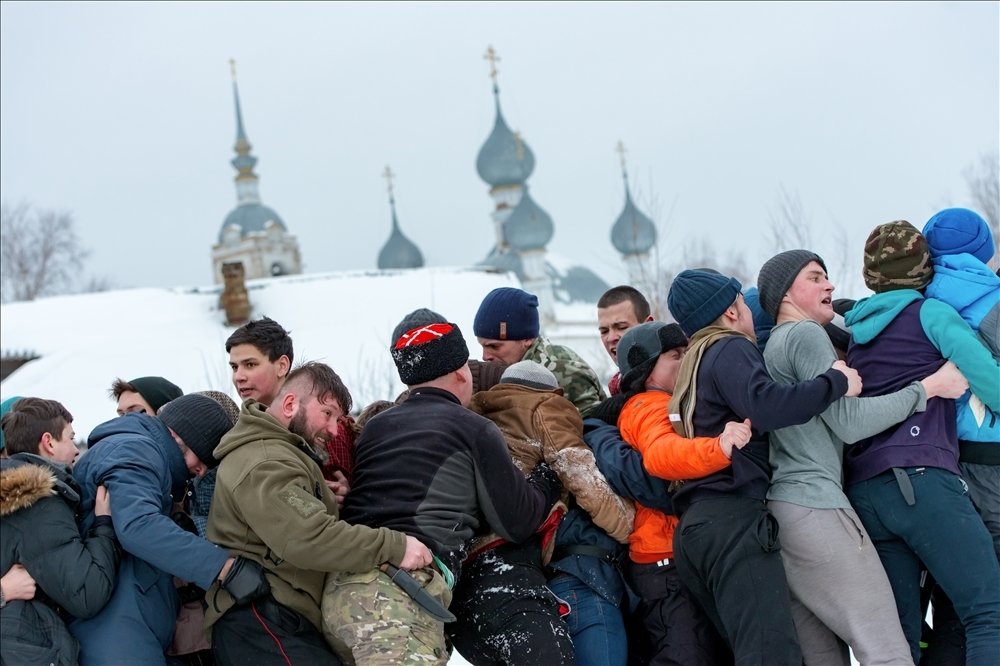 Стенка на стенку