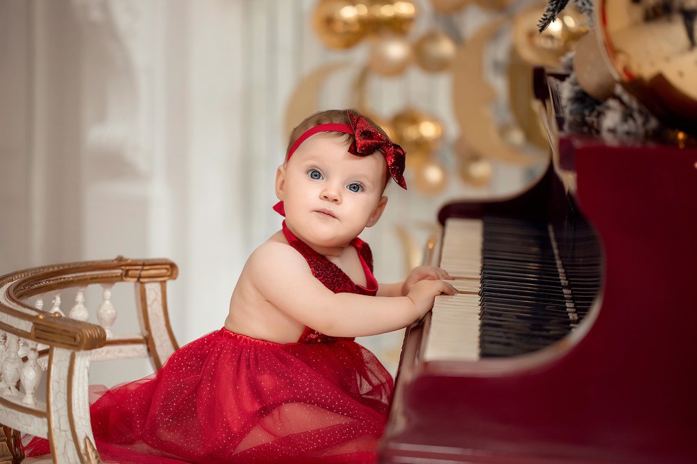 Юная пианистка