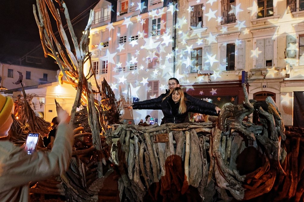 To pose for Flottins