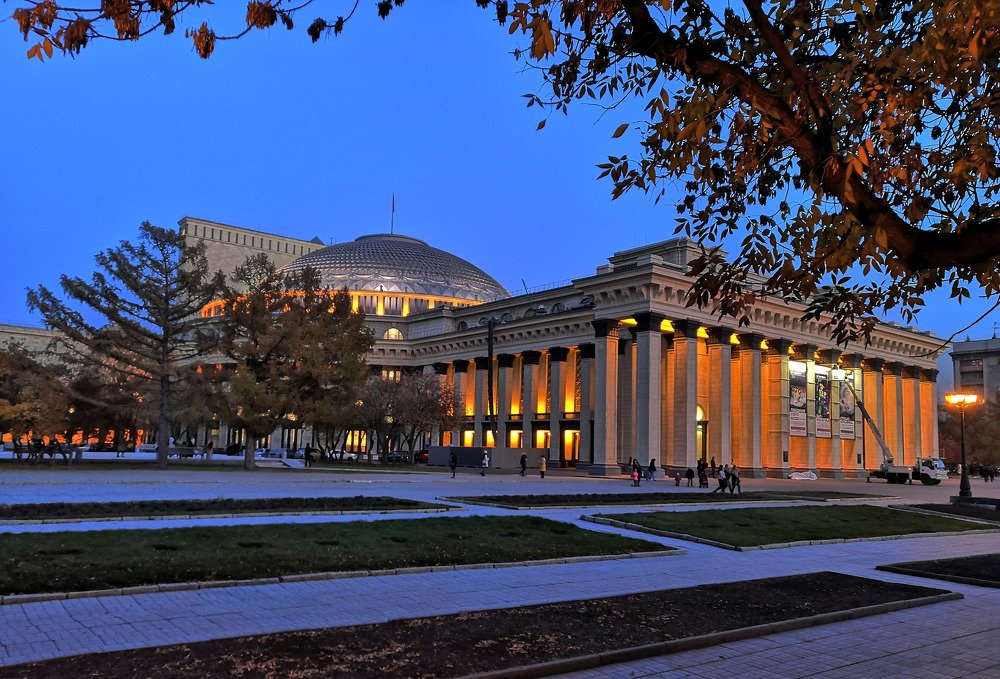 Вечерний Оперный театр