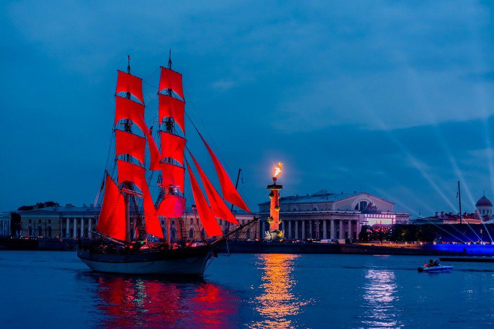 "Scarlet Sails" in St. Petersburg. "Алые паруса" в Санкт-Петербурге.