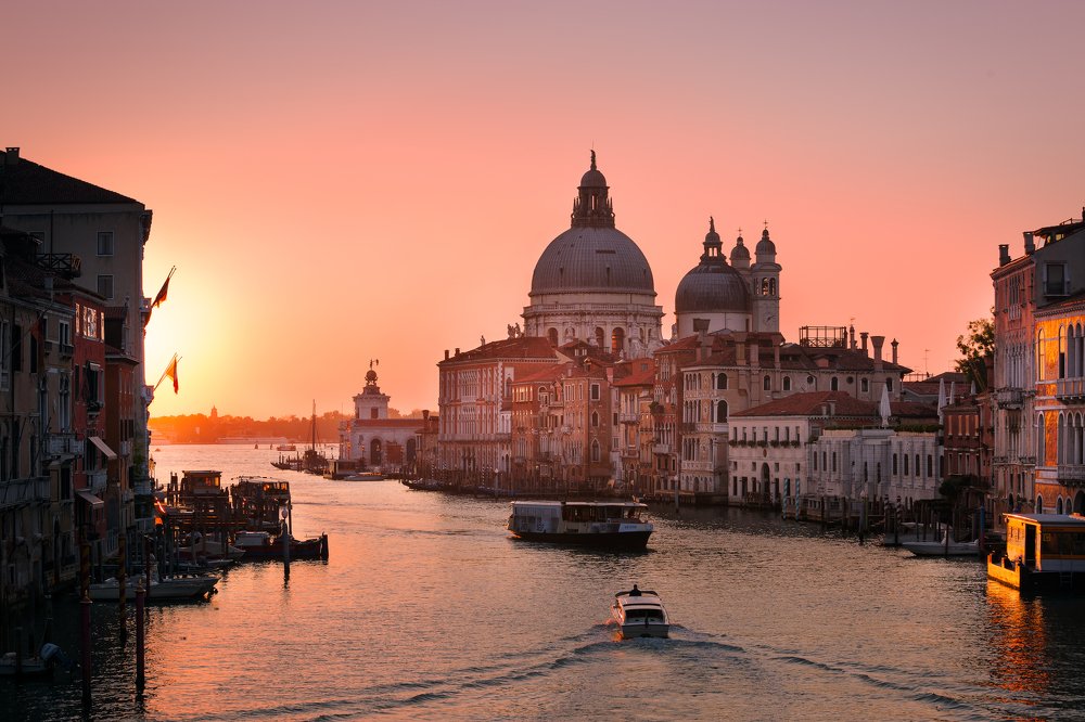 Рассвет на мосту Академии. Венеция