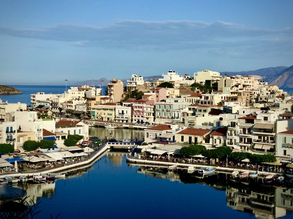 город на море