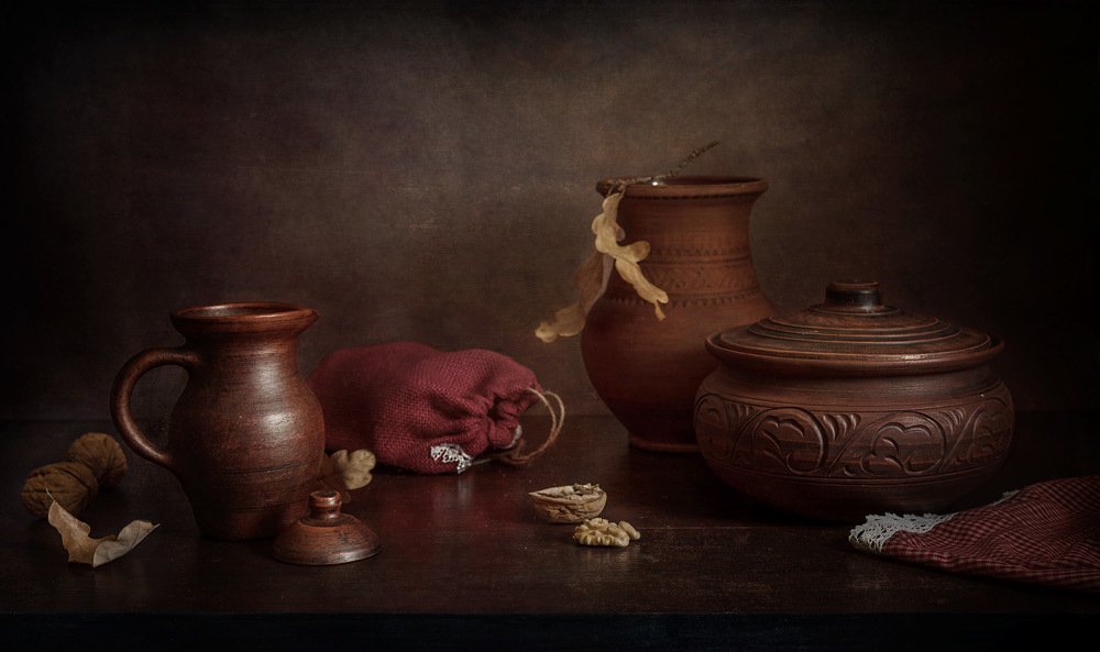 Коричневый