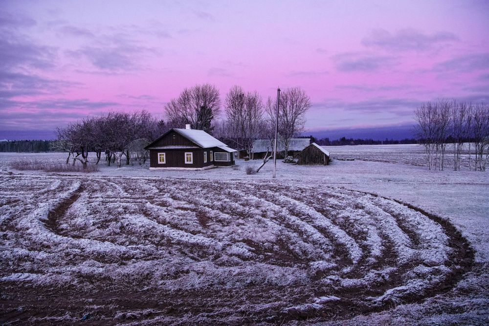 Розовый закат в глубинке