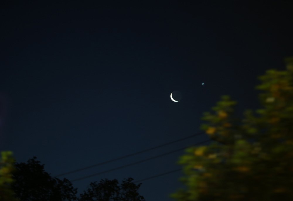 Венера и Луна на вечернем небе 29 декабря 2019 года