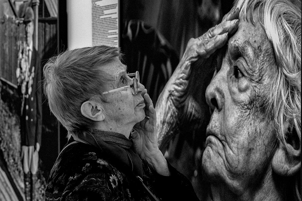 Картинки с выставки. Глаза в глаза.