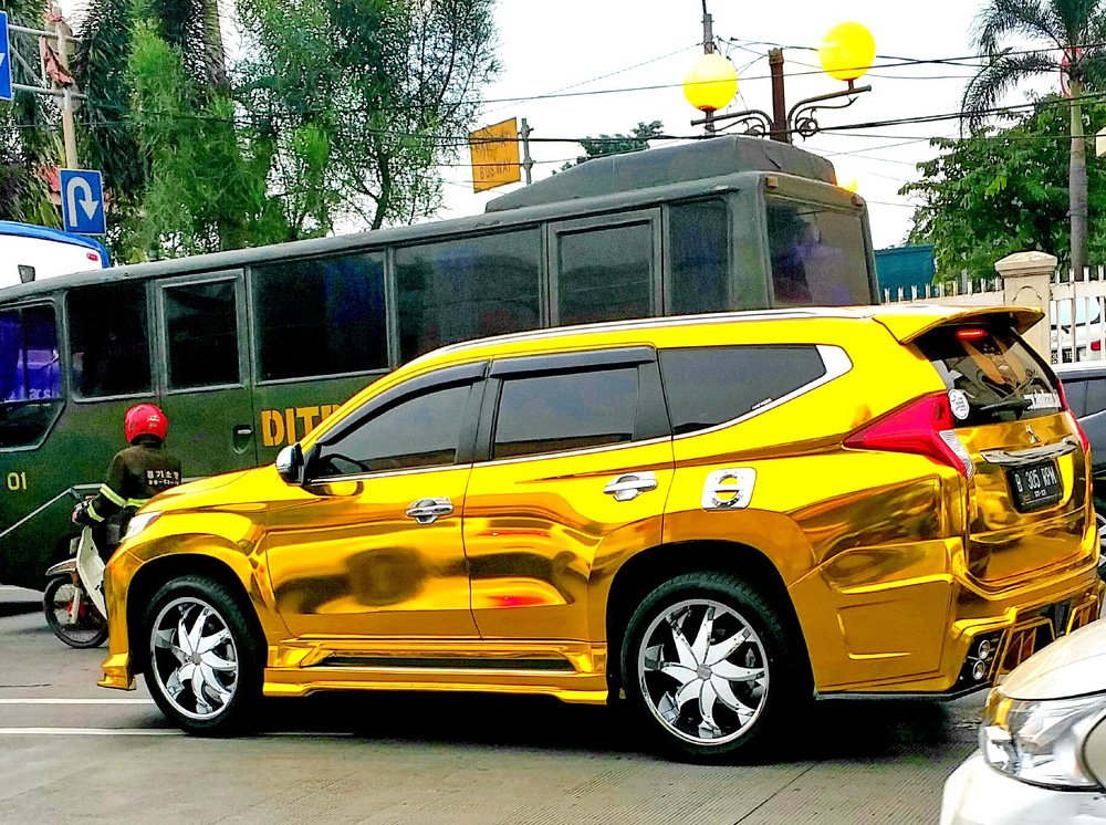 The Gold Car