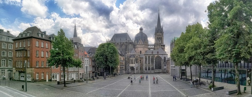 Собор города Ахен. Панорама.