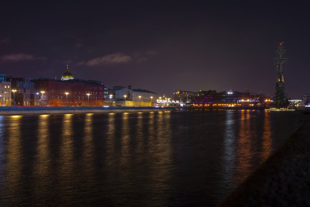 Великий Зураб великому Петру