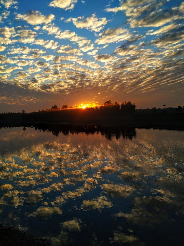 Clouds and sunset at the base of the river.