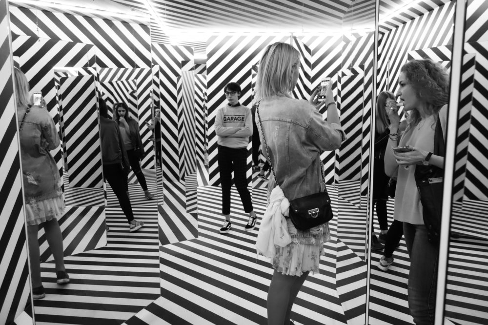 в зазеркалье