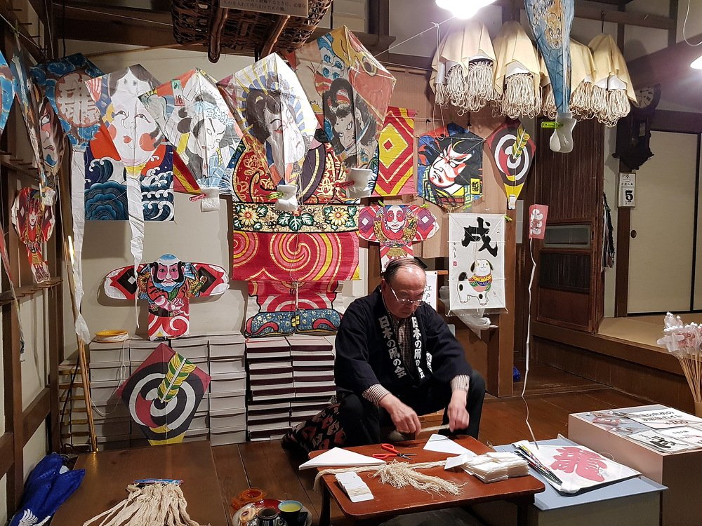 Мастер по изготовлению воздушных змеев