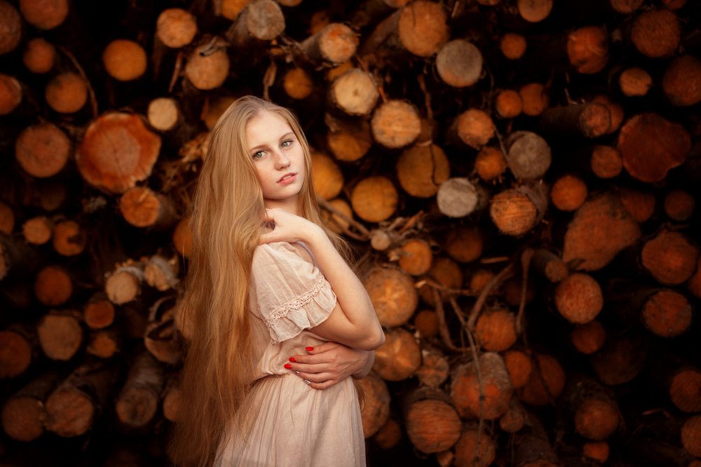 Хрупкая девушка.