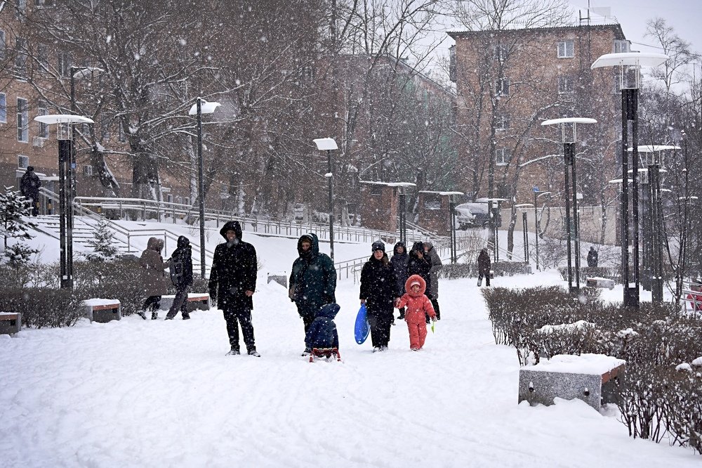 Рождественский снег .