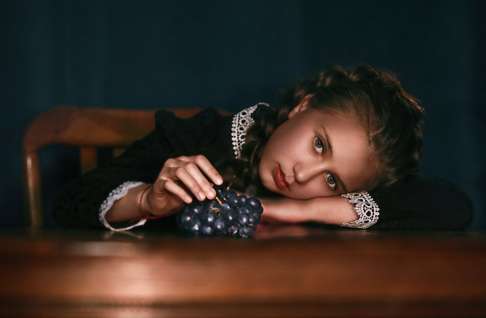 Девочка и виноград