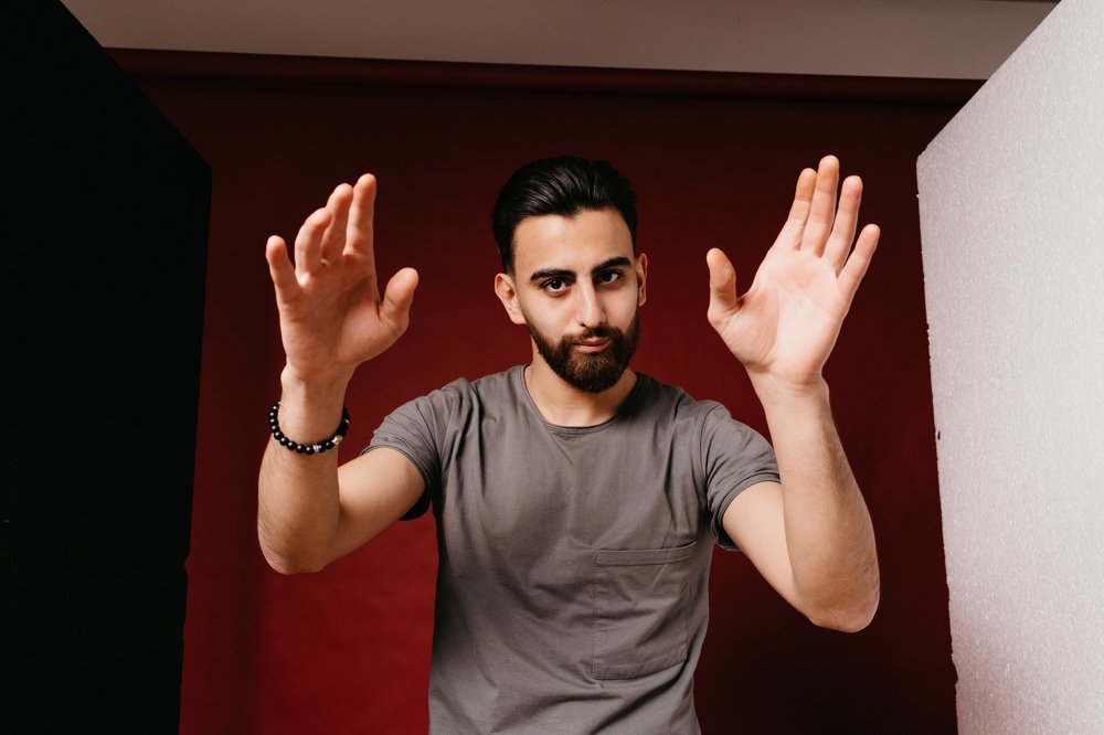 Молодой дирижер и его руки