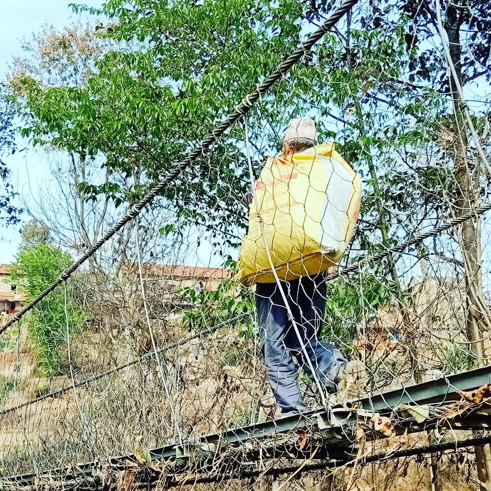 Carring load in the suspension bridge