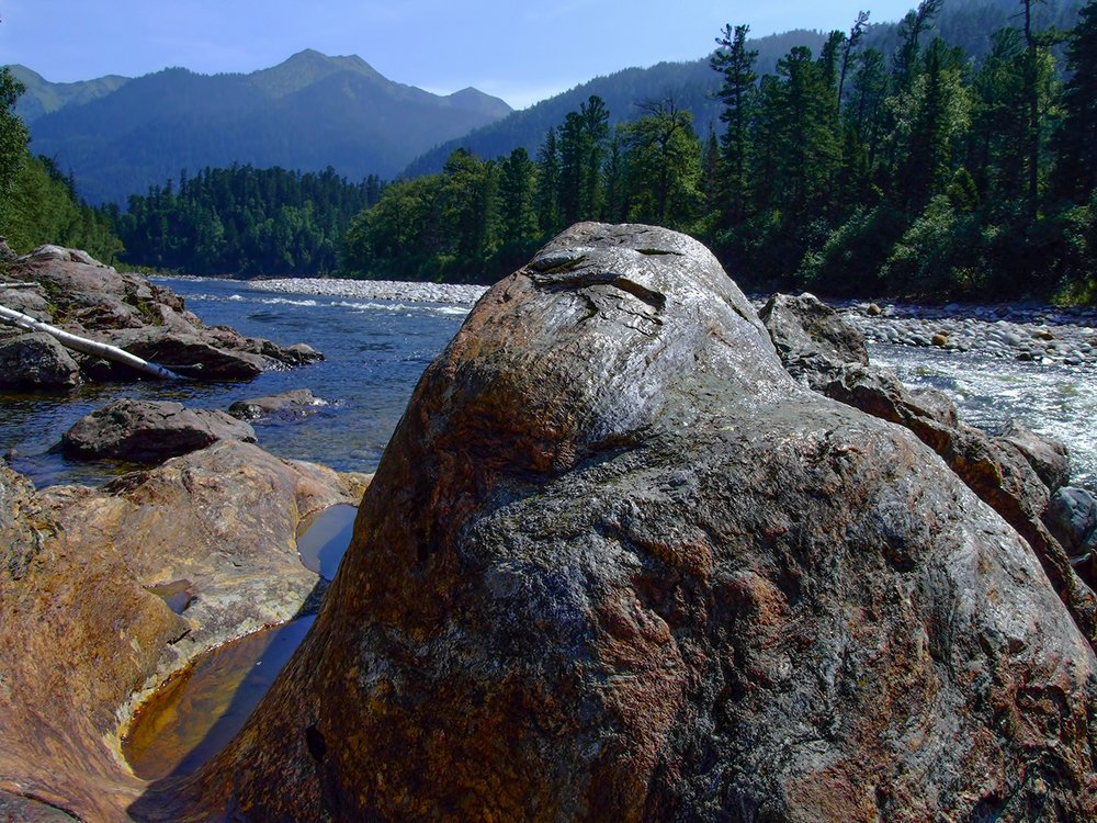 В гостях у улыбающегося камня.