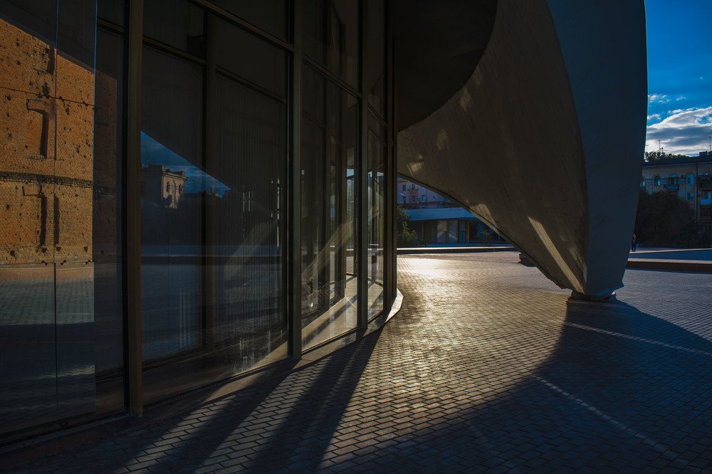 Отражение и тени истории