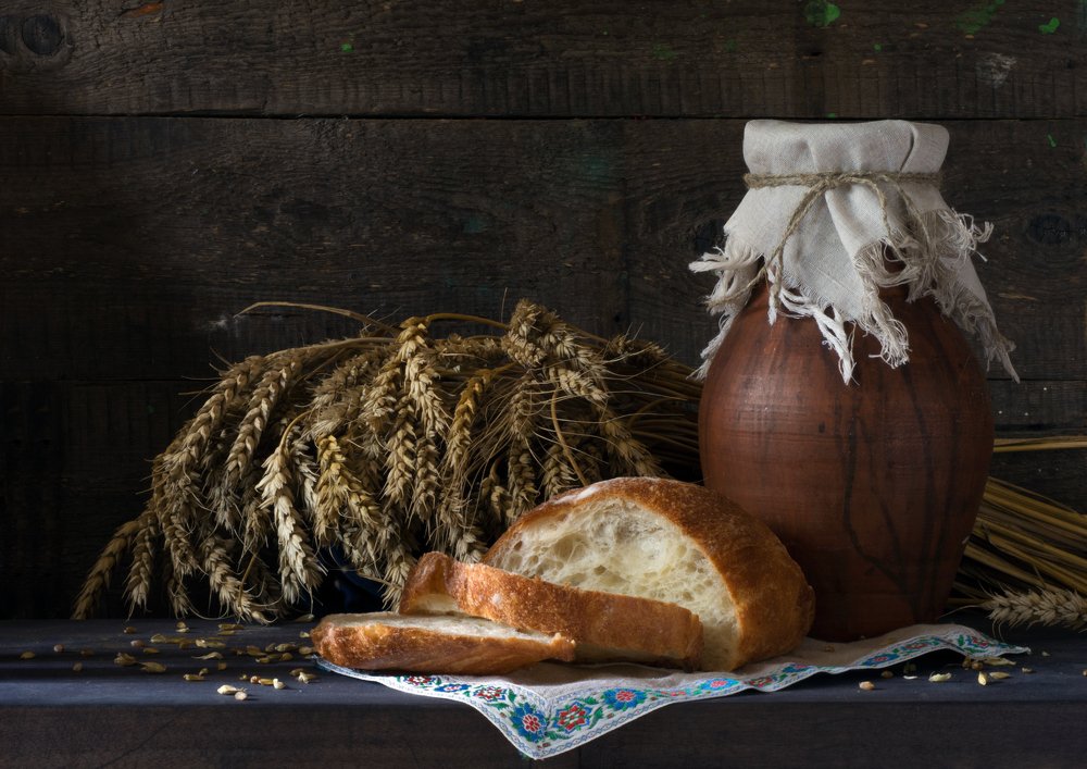 Натюрморт с хлебом и кувшином