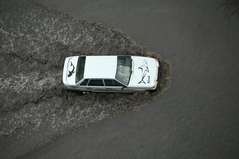 Вода на улице Балтийской. Город Петрозаводск