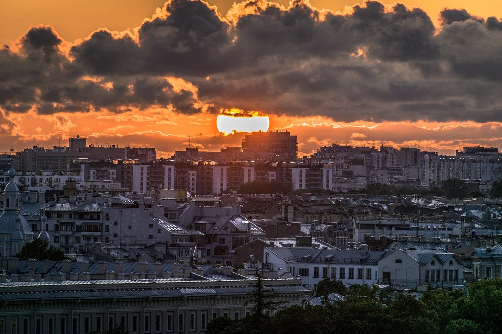 Над Васильевским островом