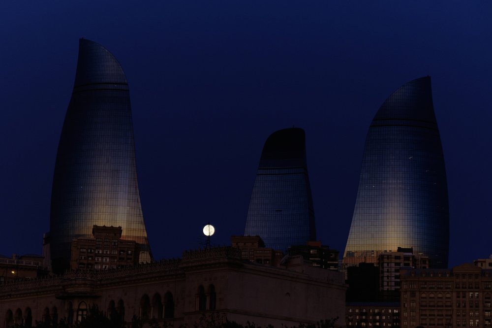 Луна на рассвете