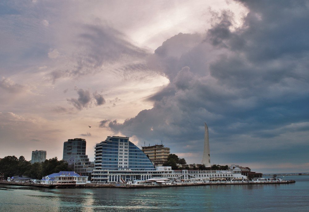 Грозовое небо над Севастополем